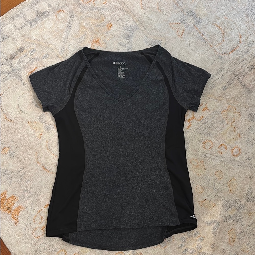 Ideology Gray and Black Fitted Short Sleeve Tee